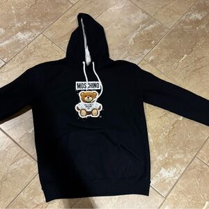 Moschino design hoodie size xl but fits more like a M/L in my opinion.